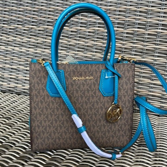 Michael Kors Mercer Medium Messenger Bag - Picture 7 of 16